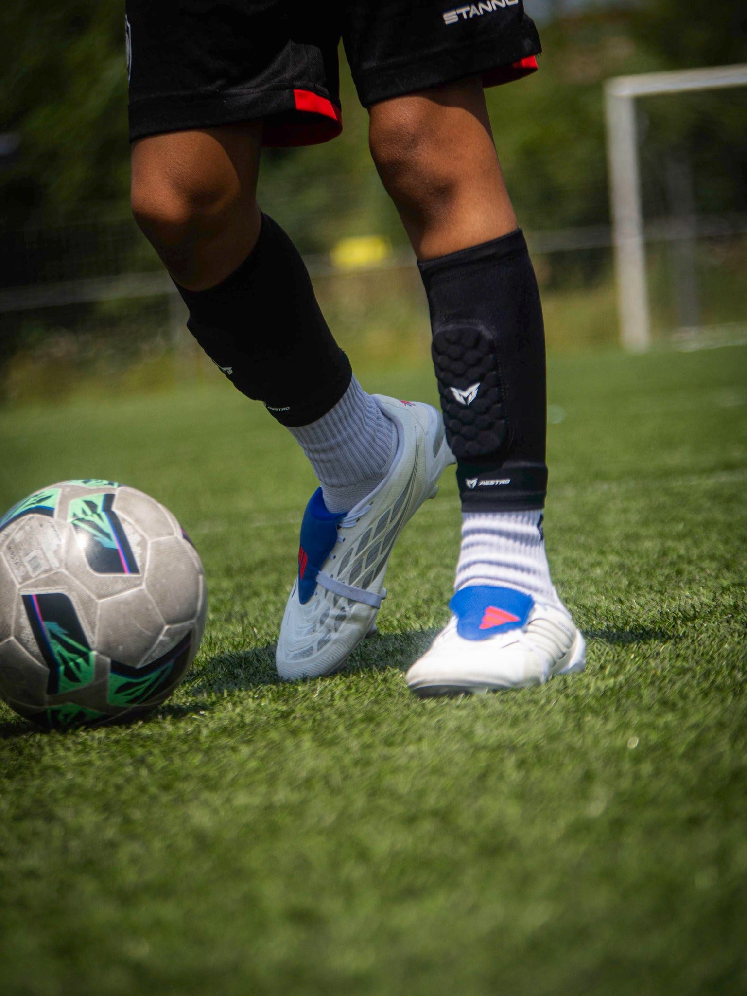 MAESTRO shin guards during play